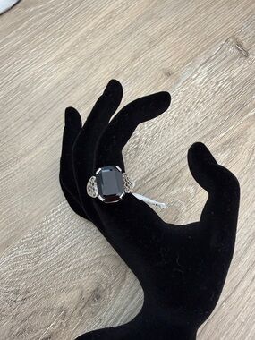 Ring Black Splinel Cushion 4 Prong Size 7-NWT